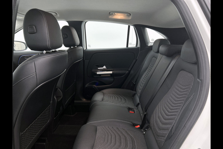 Mercedes-Benz GLA 250 e Plug-In Hybride Trekhaak | Ledkoplampen | Sfeerverlichting | Stuur en Stoelverwarming | Keyless-Go. Inclusief 24 maanden Mercedes-Benz Certified garantie voor Europa.