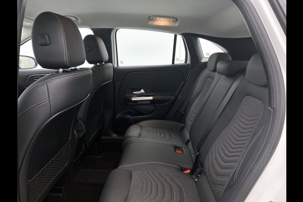 Mercedes-Benz GLA 250 e Plug-In Hybride Trekhaak | Ledkoplampen | Sfeerverlichting | Stuur en Stoelverwarming | Keyless-Go. Inclusief 24 maanden Mercedes-Benz Certified garantie voor Europa.