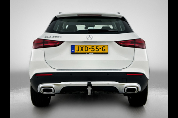 Mercedes-Benz GLA 250 e Plug-In Hybride Trekhaak | Ledkoplampen | Sfeerverlichting | Stuur en Stoelverwarming | Keyless-Go. Inclusief 24 maanden Mercedes-Benz Certified garantie voor Europa.