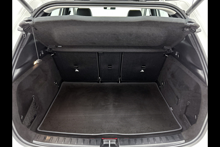 Mercedes-Benz GLA 250 e Plug-In Hybride Trekhaak | Ledkoplampen | Sfeerverlichting | Stuur en Stoelverwarming | Keyless-Go. Inclusief 24 maanden Mercedes-Benz Certified garantie voor Europa.