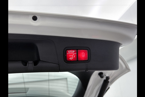 Mercedes-Benz GLA 250 e Plug-In Hybride Trekhaak | Ledkoplampen | Sfeerverlichting | Stuur en Stoelverwarming | Keyless-Go. Inclusief 24 maanden Mercedes-Benz Certified garantie voor Europa.