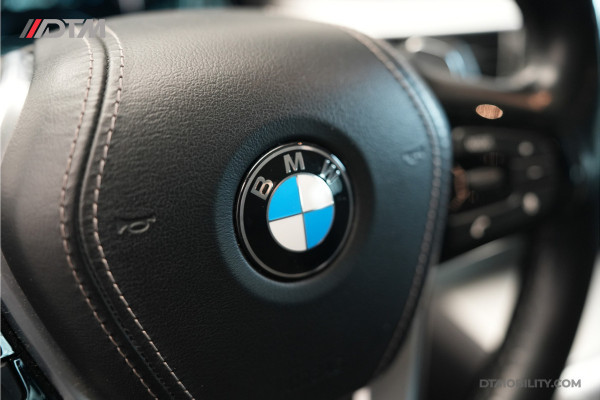 BMW 5 Serie 530e High Executive | Schuifdak | Adaptief cruise