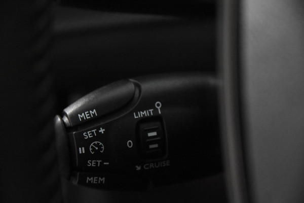 Peugeot 208 1.2 Allure *1ste eigenaar*Navigatie*PDC*Carplay*