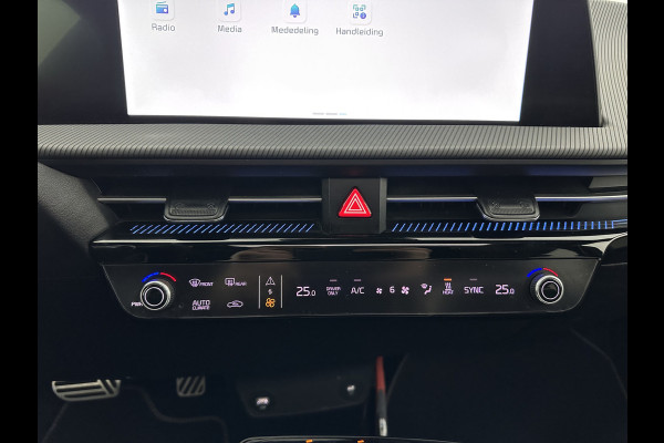 Kia Ev6 GT-Line 77.4 kWh (3-Fase-11kW) {SOH-98%} (INCL-BTW) Aut. *HEATPUMP | PANO | HEAD-UP | LEATHER-ALCANTARA | ADAPTIVE-CRUISE | DIGI-COCKPIT | MERIDIAN-AUDIO | MEMORYPACK | FULL-LED | KEYLESS | TOPVIEW | DAB | BLINDSPOT | NAVI-FULLMAP |