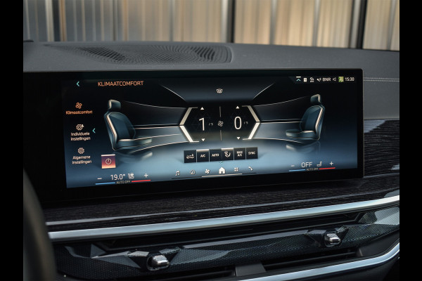 BMW X5 xDrive50e 490pk M Sport Pro | Panorama dak | Luchtvering | Comfort Access | Soft Close | Trekhaak | Shadowline Lights | Comfort Seats | 4-Zone Climate | Driving Assistant Prof. | Harman/Kardon | Ambient Ai