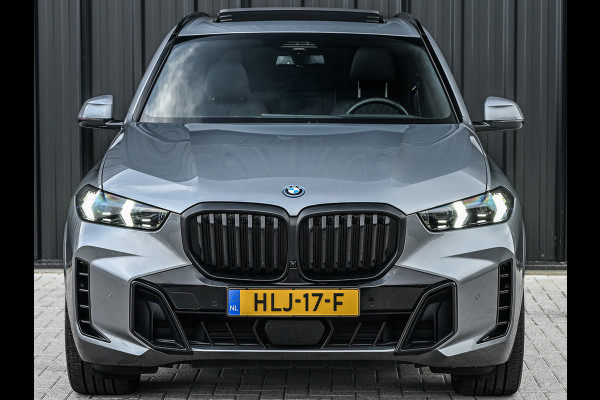 BMW X5 xDrive50e 490pk M Sport Pro | Panorama dak | Luchtvering | Comfort Access | Soft Close | Trekhaak | Shadowline Lights | Comfort Seats | 4-Zone Climate | Driving Assistant Prof. | Harman/Kardon | Ambient Ai