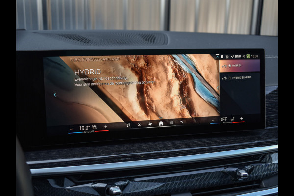 BMW X5 xDrive50e 490pk M Sport Pro | Panorama dak | Luchtvering | Comfort Access | Soft Close | Trekhaak | Shadowline Lights | Comfort Seats | 4-Zone Climate | Driving Assistant Prof. | Harman/Kardon | Ambient Ai