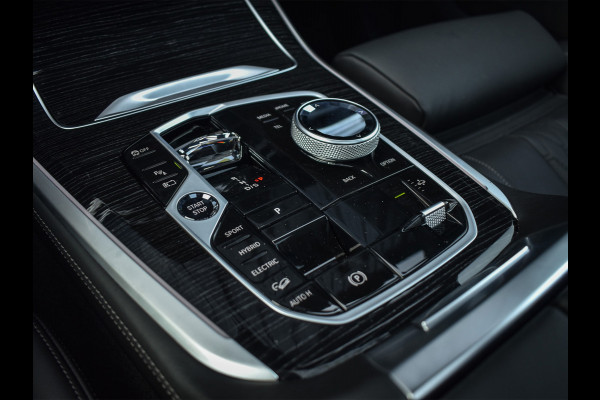 BMW X5 xDrive50e 490pk M Sport Pro | Panorama dak | Luchtvering | Comfort Access | Soft Close | Trekhaak | Shadowline Lights | Comfort Seats | 4-Zone Climate | Driving Assistant Prof. | Harman/Kardon | Ambient Ai