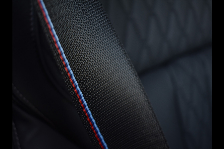 BMW X5 xDrive50e 490pk M Sport Pro | Panorama dak | Luchtvering | Comfort Access | Soft Close | Trekhaak | Shadowline Lights | Comfort Seats | 4-Zone Climate | Driving Assistant Prof. | Harman/Kardon | Ambient Ai