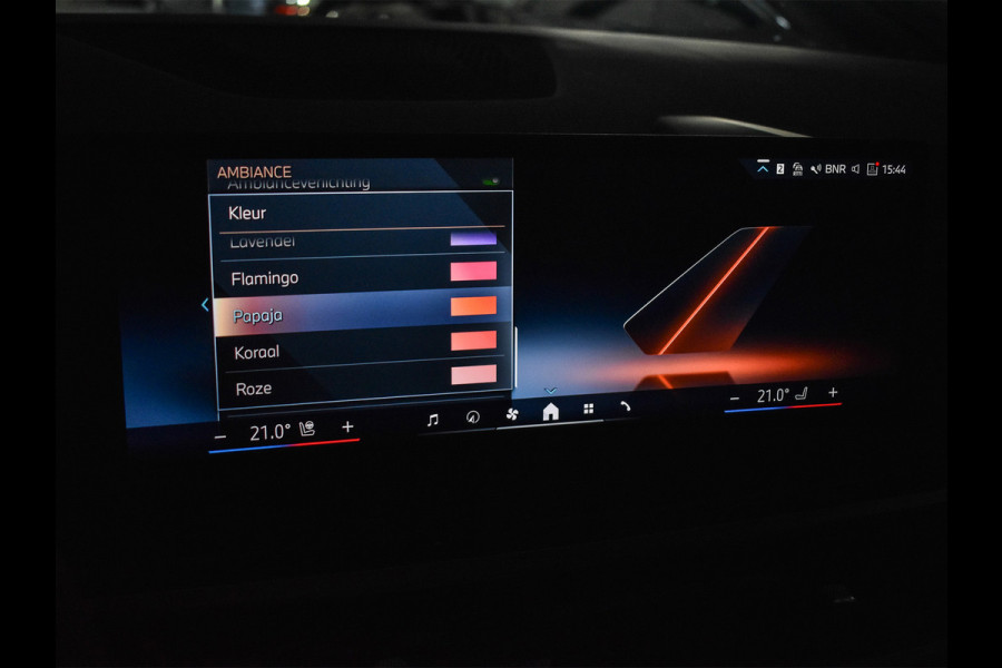 BMW X5 xDrive50e 490pk M Sport Pro | Panorama dak | Luchtvering | Comfort Access | Soft Close | Trekhaak | Shadowline Lights | Comfort Seats | 4-Zone Climate | Driving Assistant Prof. | Harman/Kardon | Ambient Ai