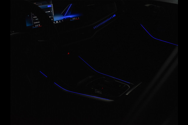 BMW X5 xDrive50e 490pk M Sport Pro | Panorama dak | Luchtvering | Comfort Access | Soft Close | Trekhaak | Shadowline Lights | Comfort Seats | 4-Zone Climate | Driving Assistant Prof. | Harman/Kardon | Ambient Ai