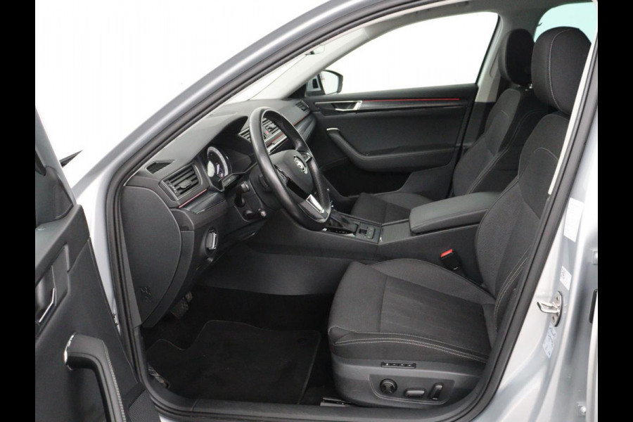 Škoda Superb 1.5 TSI Business Edition | Trekhaak | Stoelverwarming | Adaptive cruise | Camera | Memory | Carplay | Sfeerverlichting | Side Assist | Achterbankverwarming | Navigatie | Full LED