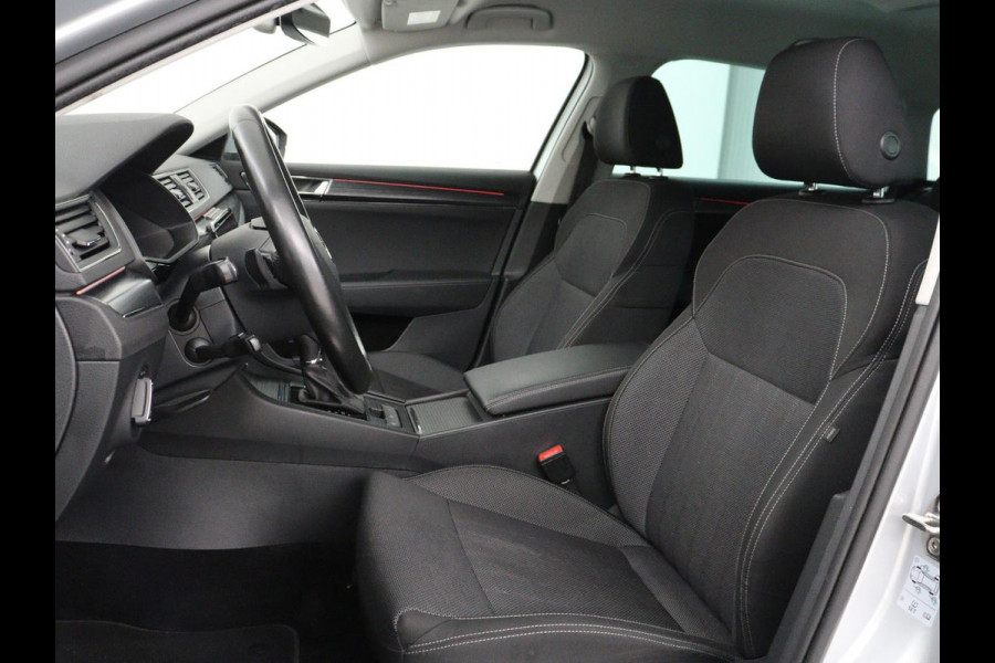 Škoda Superb 1.5 TSI Business Edition | Trekhaak | Stoelverwarming | Adaptive cruise | Camera | Memory | Carplay | Sfeerverlichting | Side Assist | Achterbankverwarming | Navigatie | Full LED