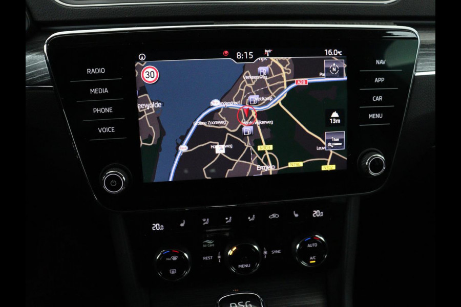 Škoda Superb 1.5 TSI Business Edition | Trekhaak | Stoelverwarming | Adaptive cruise | Camera | Memory | Carplay | Sfeerverlichting | Side Assist | Achterbankverwarming | Navigatie | Full LED