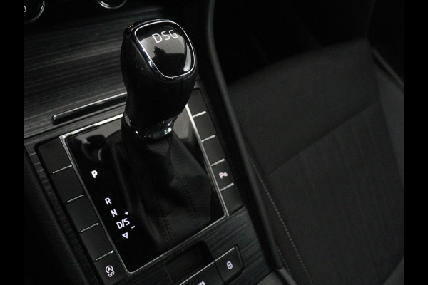 Škoda Superb 1.5 TSI Business Edition | Trekhaak | Stoelverwarming | Adaptive cruise | Camera | Memory | Carplay | Sfeerverlichting | Side Assist | Achterbankverwarming | Navigatie | Full LED