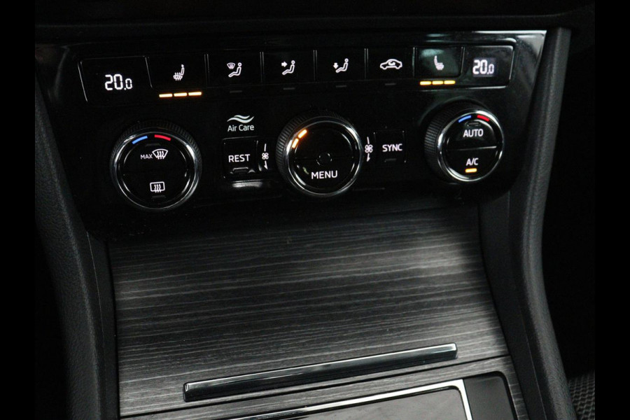 Škoda Superb 1.5 TSI Business Edition | Trekhaak | Stoelverwarming | Adaptive cruise | Camera | Memory | Carplay | Sfeerverlichting | Side Assist | Achterbankverwarming | Navigatie | Full LED