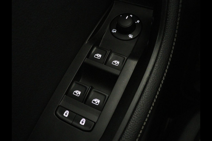 Škoda Superb 1.5 TSI Business Edition | Trekhaak | Stoelverwarming | Adaptive cruise | Camera | Memory | Carplay | Sfeerverlichting | Side Assist | Achterbankverwarming | Navigatie | Full LED