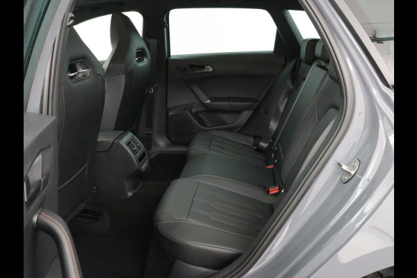 CUPRA Leon 1.4 eHybrid | Panoramadak | Stoelverwarming | Leder | Carplay | Adaptive cruise | Camera | Navigatie | Park Assist | Sportstoelen | Full LED | Sfeerverlichting | PHEV | Plug In