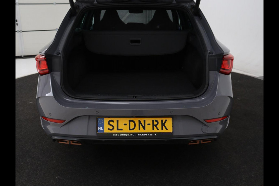 CUPRA Leon 1.4 eHybrid | Panoramadak | Stoelverwarming | Leder | Carplay | Adaptive cruise | Camera | Navigatie | Park Assist | Sportstoelen | Full LED | Sfeerverlichting | PHEV | Plug In