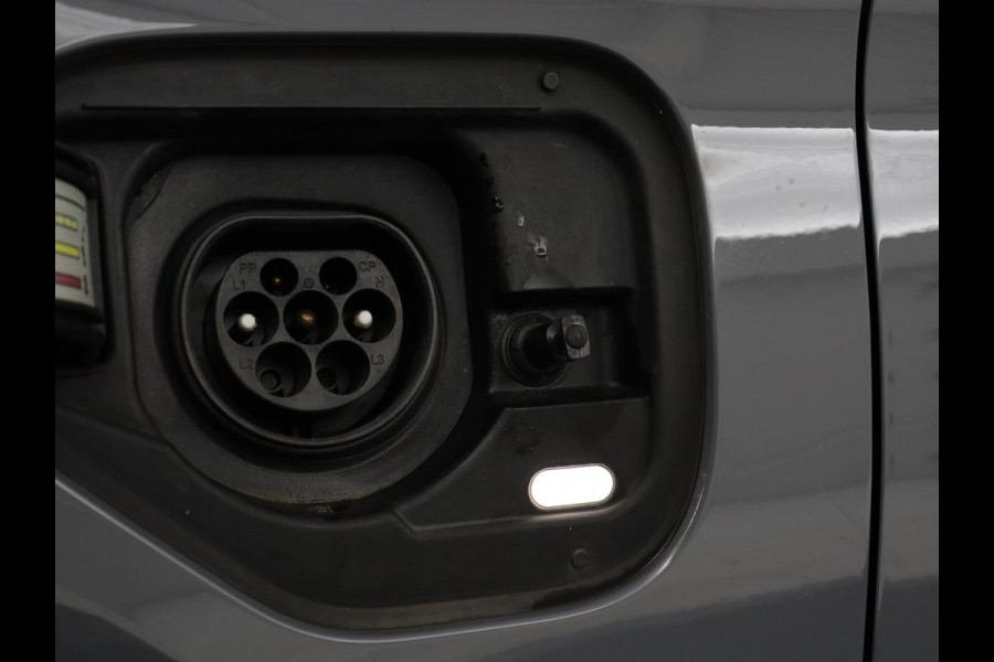 CUPRA Leon 1.4 eHybrid | Panoramadak | Stoelverwarming | Leder | Carplay | Adaptive cruise | Camera | Navigatie | Park Assist | Sportstoelen | Full LED | Sfeerverlichting | PHEV | Plug In