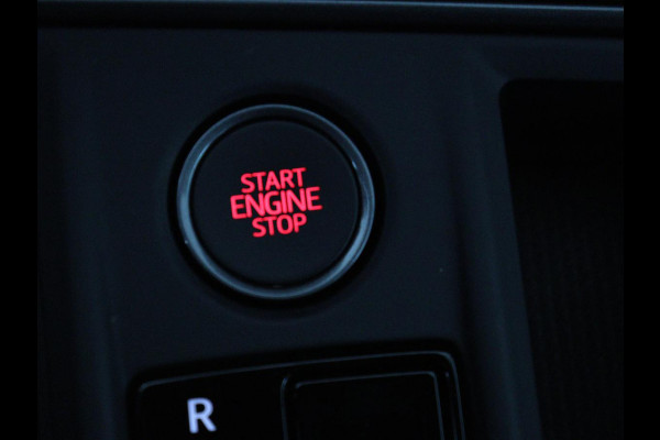 CUPRA Leon 1.4 eHybrid | Panoramadak | Stoelverwarming | Leder | Carplay | Adaptive cruise | Camera | Navigatie | Park Assist | Sportstoelen | Full LED | Sfeerverlichting | PHEV | Plug In