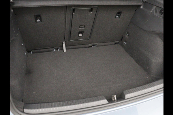 Volkswagen ID.3 Business 58 kWh | Stoel & stuurverwarming | Matrix LED | Carplay | Camera | Adaptive cruise | Keyless | Navigatie | Parkeerhulp | Bluetooth