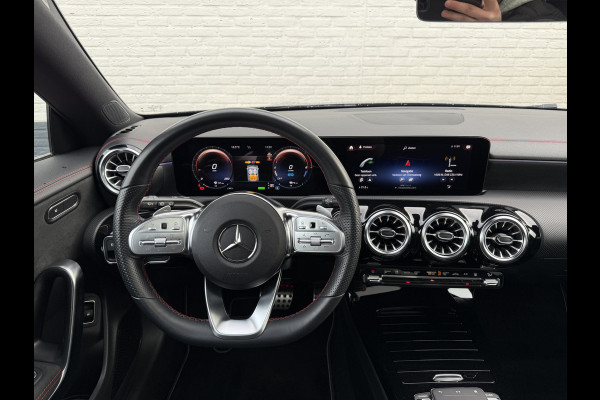 Mercedes-Benz CLA-Klasse Shooting Brake 250 e AMG Line | Pano | Trekhaak | Ambient Light | Camera | LED | 19 inch
