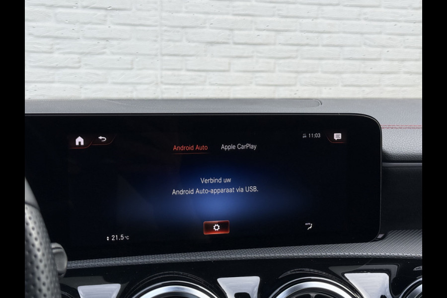 Mercedes-Benz CLA-Klasse Shooting Brake 250 e AMG Line | Pano | Trekhaak | Ambient Light | Camera | LED | 19 inch