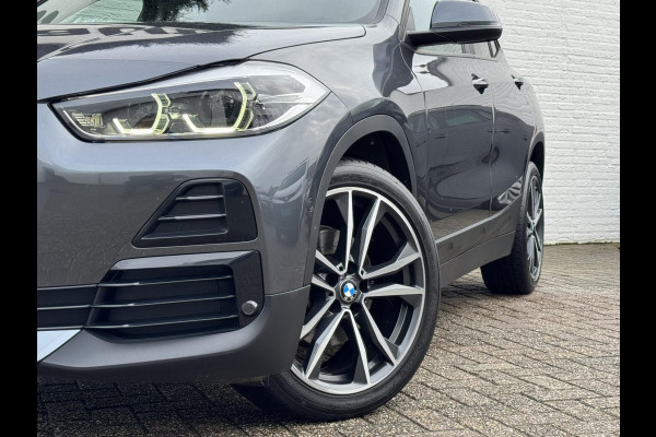 BMW X2 SDrive18i High Executive LED 19" M-sport velgen Panorama Sfeer verlichting Leder Cruise Clima