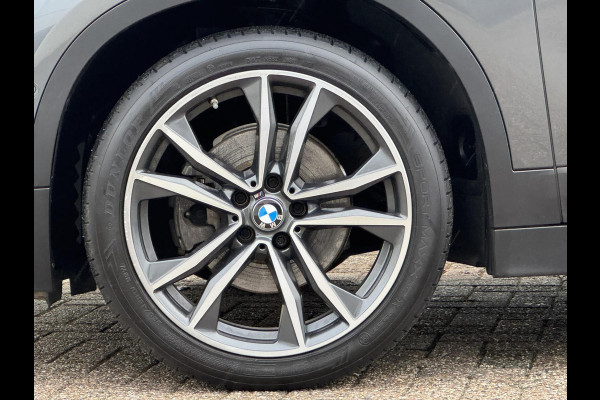 BMW X2 SDrive18i High Executive LED 19" M-sport velgen Panorama Sfeer verlichting Leder Cruise Clima