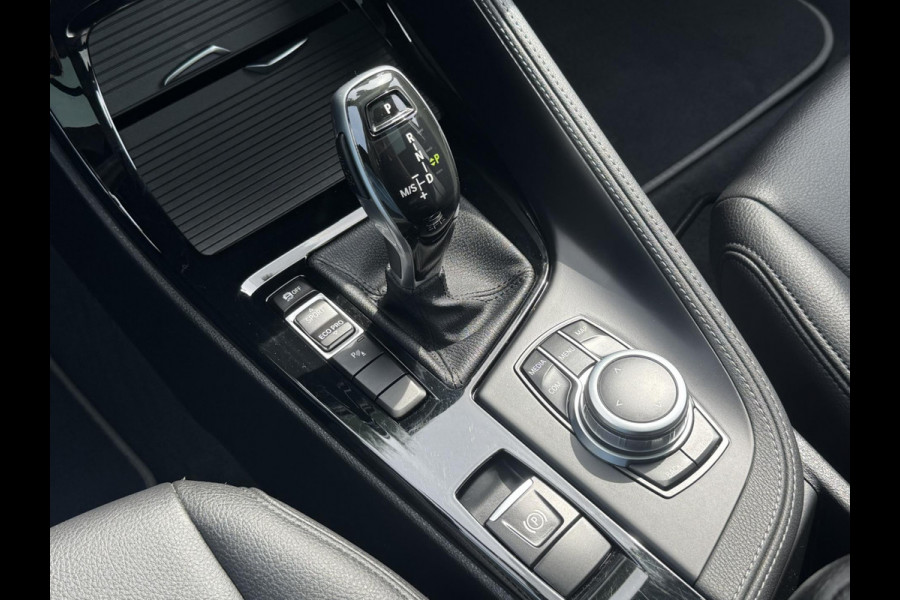 BMW X2 SDrive18i High Executive LED 19" M-sport velgen Panorama Sfeer verlichting Leder Cruise Clima