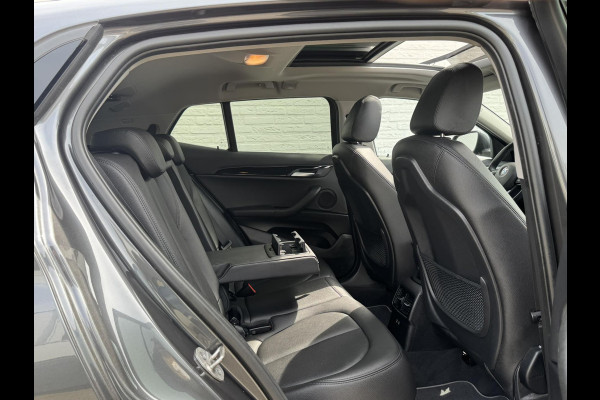 BMW X2 SDrive18i High Executive LED 19" M-sport velgen Panorama Sfeer verlichting Leder Cruise Clima