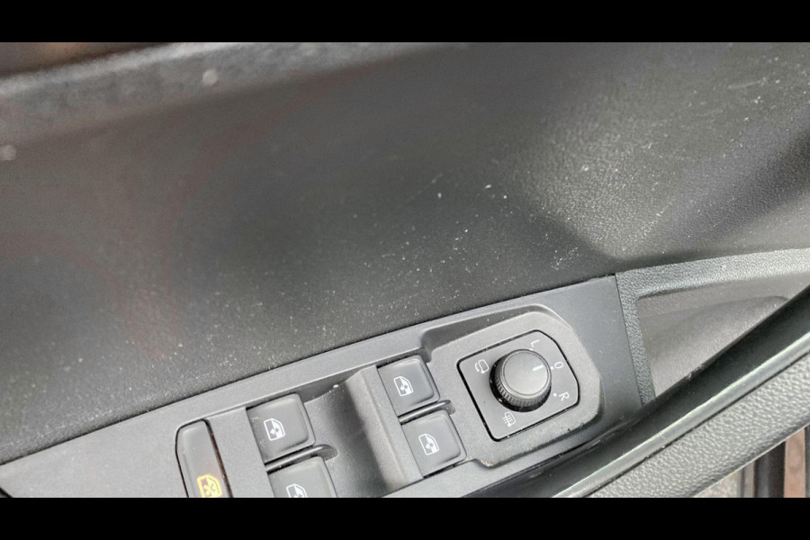 Škoda Karoq 1.5 TSI ACT 150pk DSG Sportline Business Panorama Trekhaak Camera Stoelverwarming Carplay