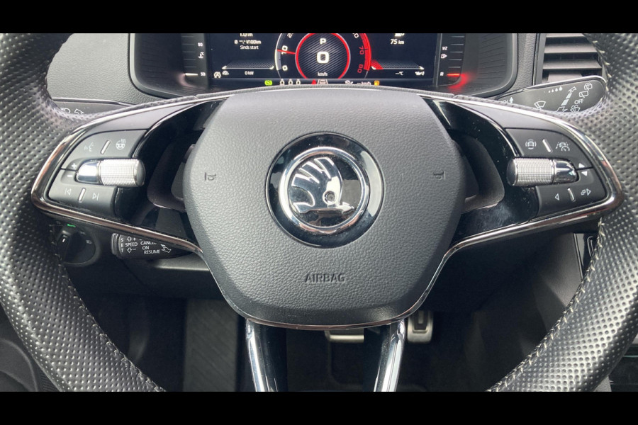 Škoda Karoq 1.5 TSI ACT 150pk DSG Sportline Business Panorama Trekhaak Camera Stoelverwarming Carplay