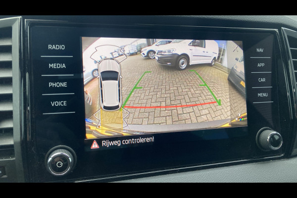 Škoda Karoq 1.5 TSI ACT 150pk DSG Sportline Business Panorama Trekhaak Camera Stoelverwarming Carplay