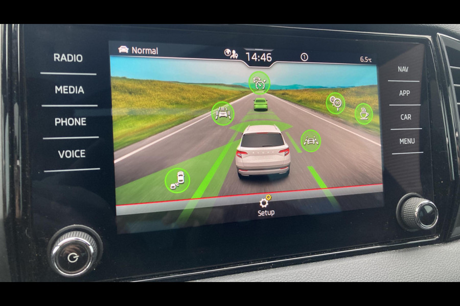 Škoda Karoq 1.5 TSI ACT 150pk DSG Sportline Business Panorama Trekhaak Camera Stoelverwarming Carplay