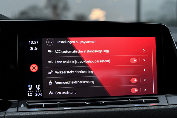 Volkswagen Golf 2.0 GTD. Leder, Koeling, Memory, HUD, Keyless, Camera, H/K, ACC, Stuurvw, IQ Light, Trekh, Sfeer, CarPlay!