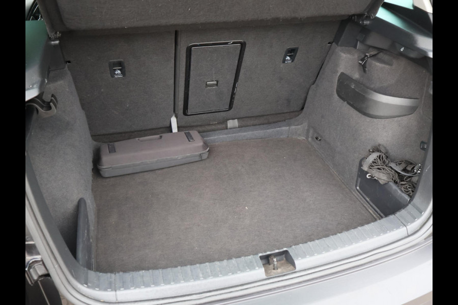 Škoda Karoq 1.5 TSI ACT 150 PK AUT. + WEGKL. TREKHAAK | CANTON | ADAPTIVE CRUISE | STOELVERW. | CAMERA