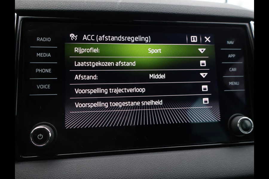 Škoda Karoq 1.5 TSI ACT 150 PK AUT. + WEGKL. TREKHAAK | CANTON | ADAPTIVE CRUISE | STOELVERW. | CAMERA