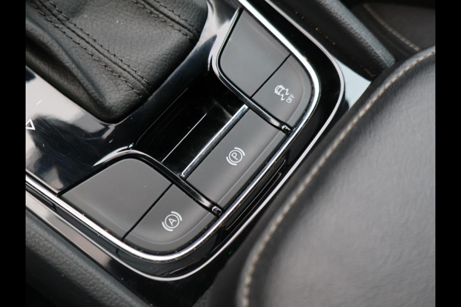 Škoda Karoq 1.5 TSI ACT 150 PK AUT. + WEGKL. TREKHAAK | CANTON | ADAPTIVE CRUISE | STOELVERW. | CAMERA