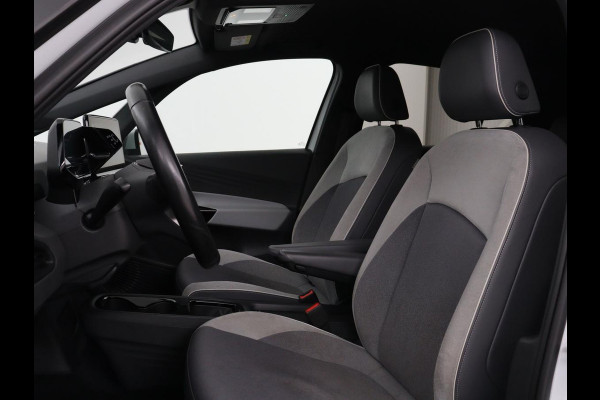 Volkswagen ID.3 First Plus 58 kWh | Stoel & stuurverwarming | Camera | Adaptive cruise | Sfeerverlichting | Carplay | Navigatie | Matrix LED | Parkeerhulp | Sfeerverlichting | Climate control