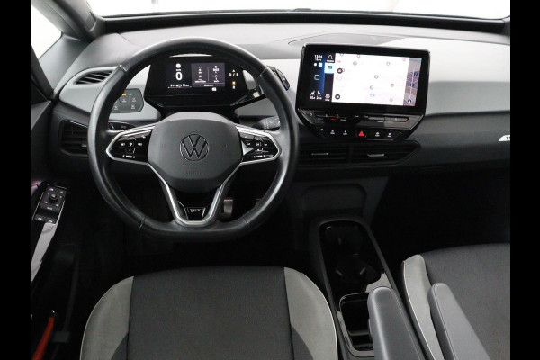 Volkswagen ID.3 First Plus 58 kWh | Stoel & stuurverwarming | Camera | Adaptive cruise | Sfeerverlichting | Carplay | Navigatie | Matrix LED | Parkeerhulp | Sfeerverlichting | Climate control