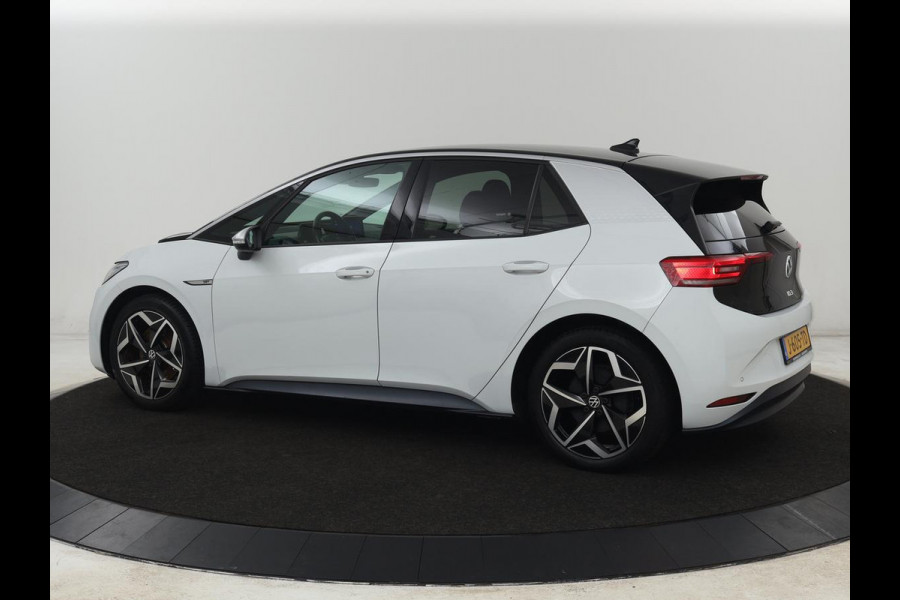 Volkswagen ID.3 First Plus 58 kWh | Stoel & stuurverwarming | Camera | Adaptive cruise | Sfeerverlichting | Carplay | Navigatie | Matrix LED | Parkeerhulp | Sfeerverlichting | Climate control