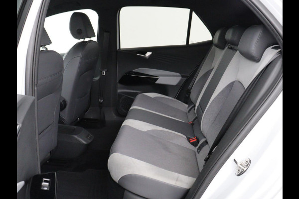 Volkswagen ID.3 First Plus 58 kWh | Stoel & stuurverwarming | Camera | Adaptive cruise | Sfeerverlichting | Carplay | Navigatie | Matrix LED | Parkeerhulp | Sfeerverlichting | Climate control