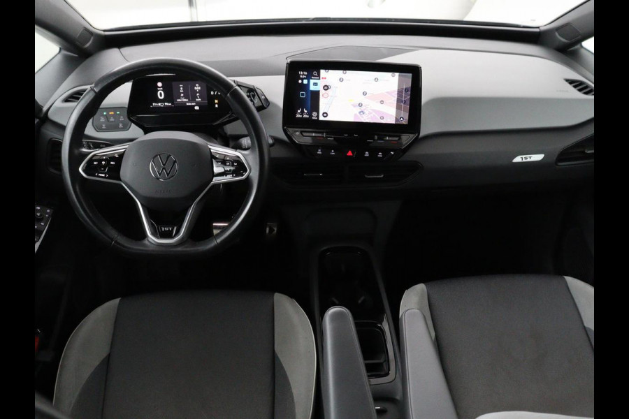 Volkswagen ID.3 First Plus 58 kWh | Stoel & stuurverwarming | Camera | Adaptive cruise | Sfeerverlichting | Carplay | Navigatie | Matrix LED | Parkeerhulp | Sfeerverlichting | Climate control