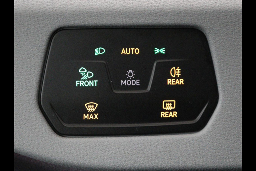 Volkswagen ID.3 First Plus 58 kWh | Stoel & stuurverwarming | Camera | Adaptive cruise | Sfeerverlichting | Carplay | Navigatie | Matrix LED | Parkeerhulp | Sfeerverlichting | Climate control