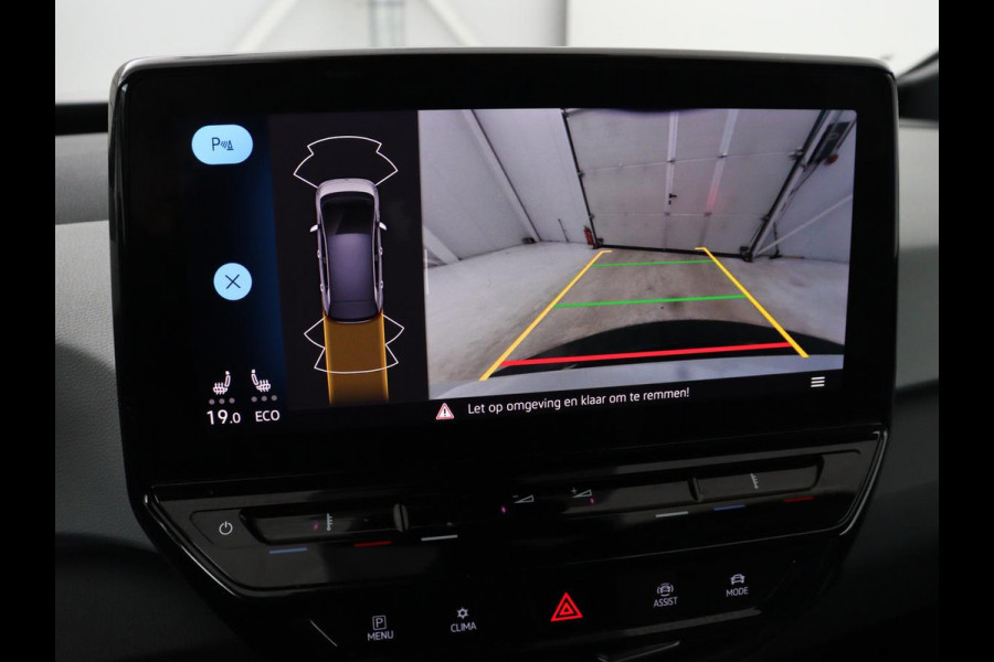 Volkswagen ID.3 First Plus 58 kWh | Stoel & stuurverwarming | Camera | Adaptive cruise | Sfeerverlichting | Carplay | Navigatie | Matrix LED | Parkeerhulp | Sfeerverlichting | Climate control