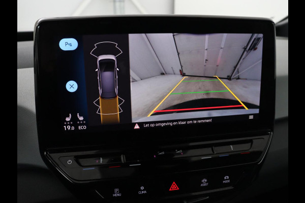 Volkswagen ID.3 First Plus 58 kWh | Stoel & stuurverwarming | Camera | Adaptive cruise | Sfeerverlichting | Carplay | Navigatie | Matrix LED | Parkeerhulp | Sfeerverlichting | Climate control