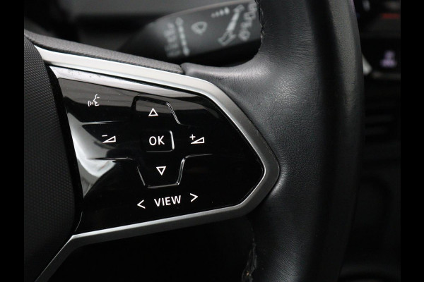 Volkswagen ID.3 First Plus 58 kWh | Stoel & stuurverwarming | Camera | Adaptive cruise | Sfeerverlichting | Carplay | Navigatie | Matrix LED | Parkeerhulp | Sfeerverlichting | Climate control