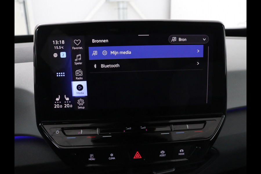 Volkswagen ID.3 First Plus 58 kWh | Stoel & stuurverwarming | Camera | Adaptive cruise | Sfeerverlichting | Carplay | Navigatie | Matrix LED | Parkeerhulp | Sfeerverlichting | Climate control